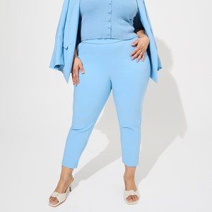 TORRID Pull-On Relaxed Taper Studio Refined Crepe High-Rise Pant - NWT